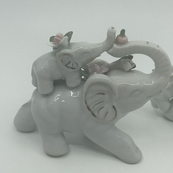 3½" Vintage Small White Elephant Figurine Flowers Baby Family Pottery Porcelain - Picture 7 of 13